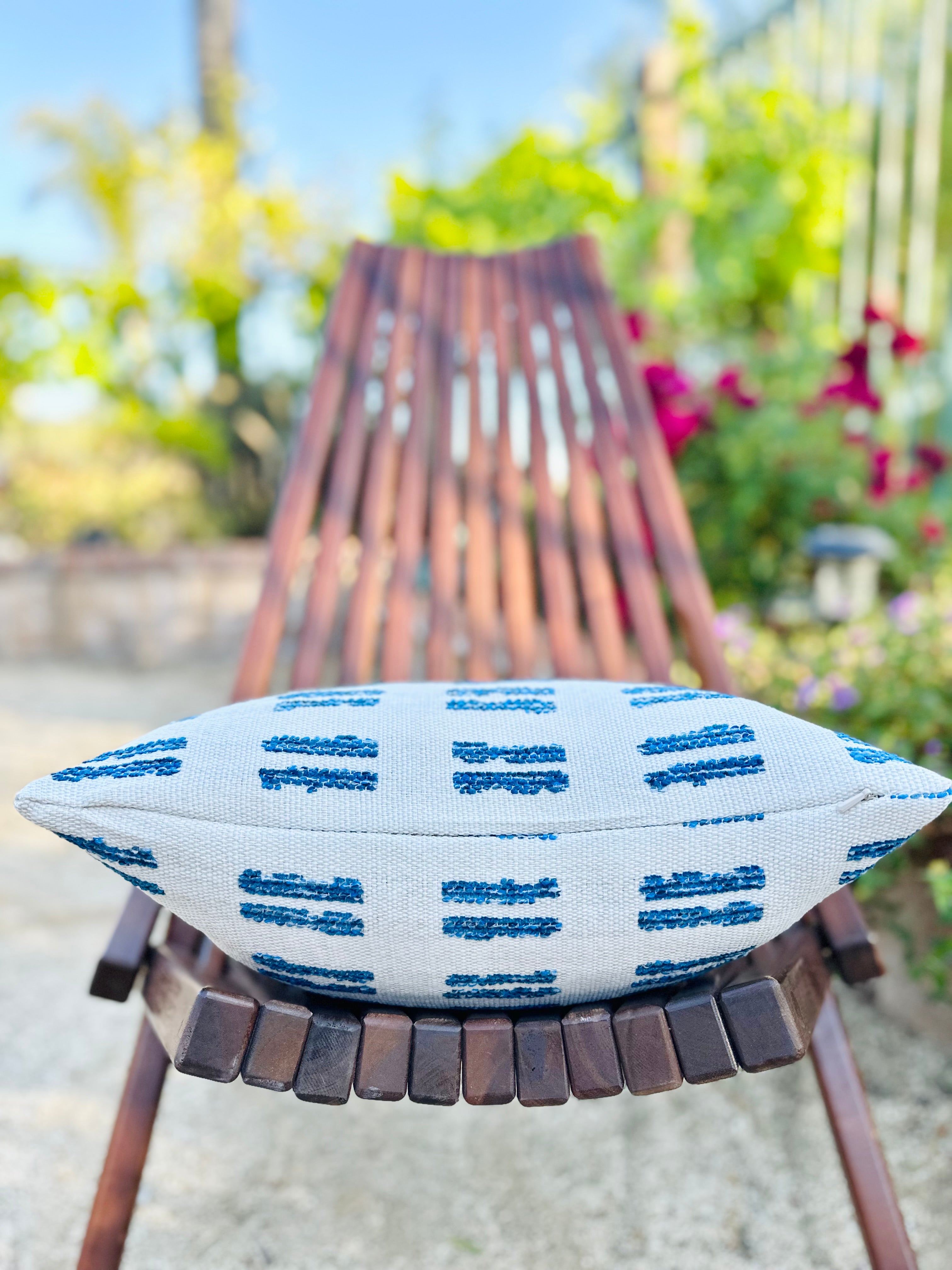 OUTDOOR PILLOWS