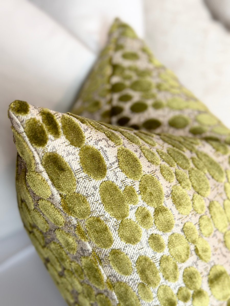 Elegant green velvet pillow cover crafted from premium velvet, providing a plush and sophisticated touch to enhance the style and comfort of any space.