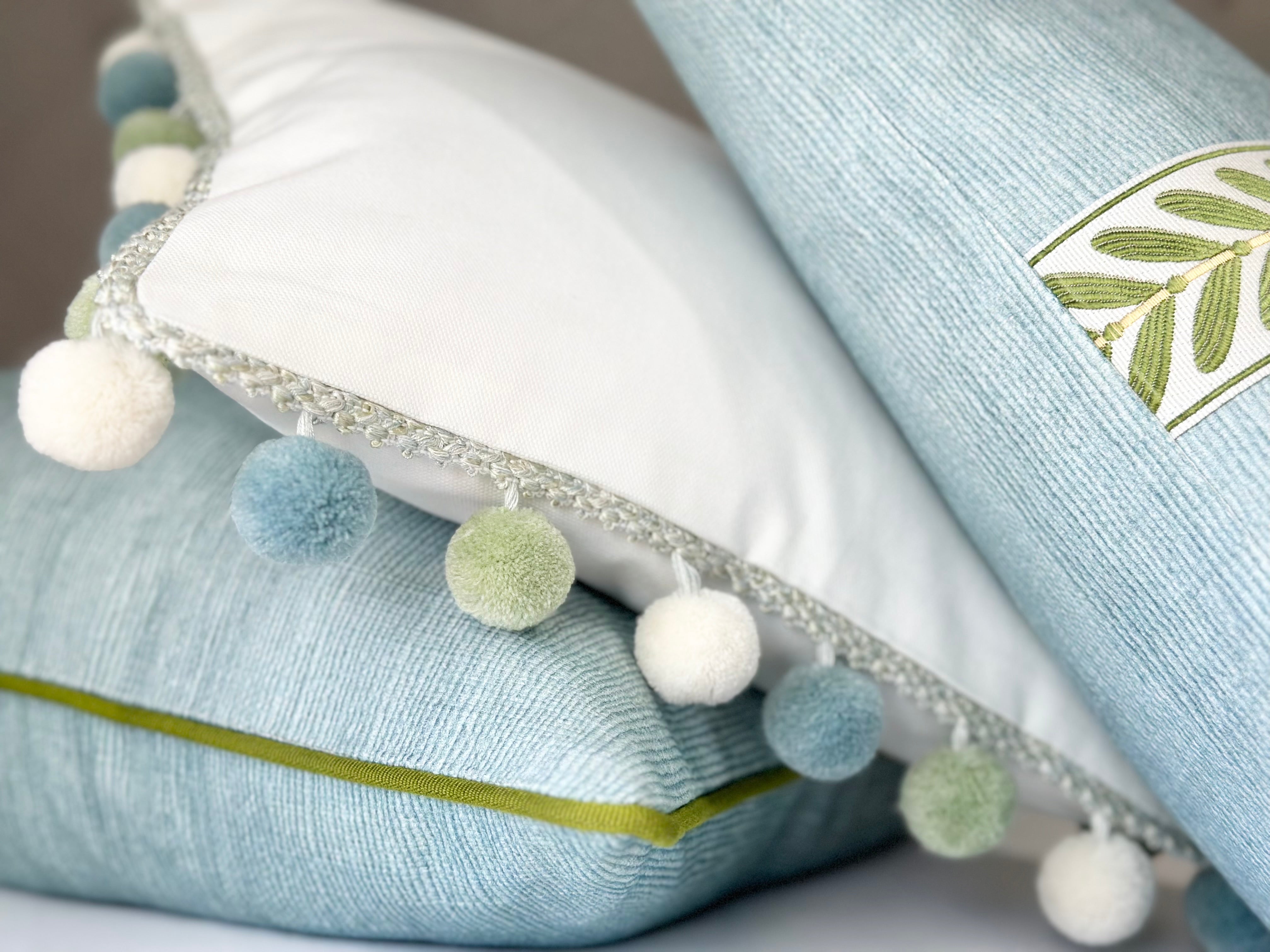 Seaglasss accent pillow cover | green trim detail