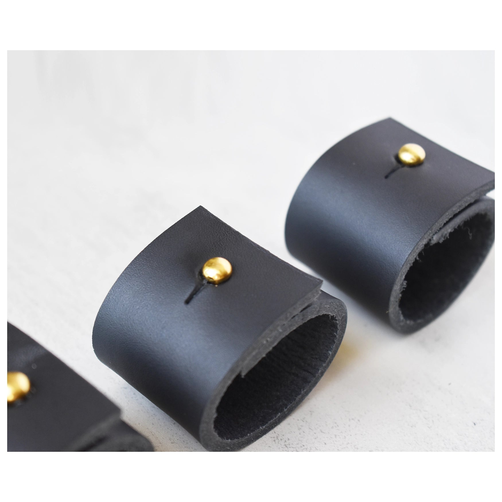 Set of 4 leather napkin rings